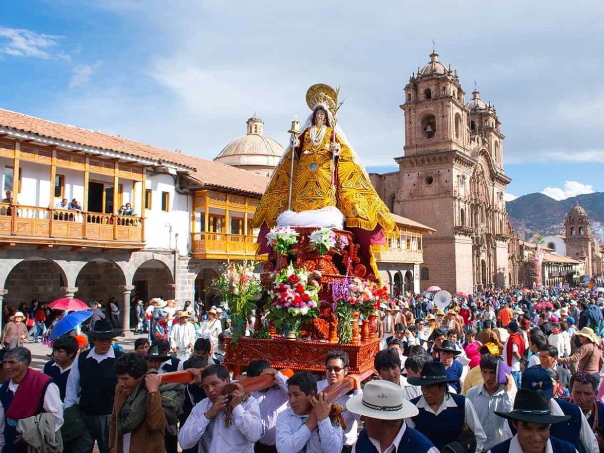 En este momento estás viendo Corpus Christi en Cusco: tradición religiosa andina